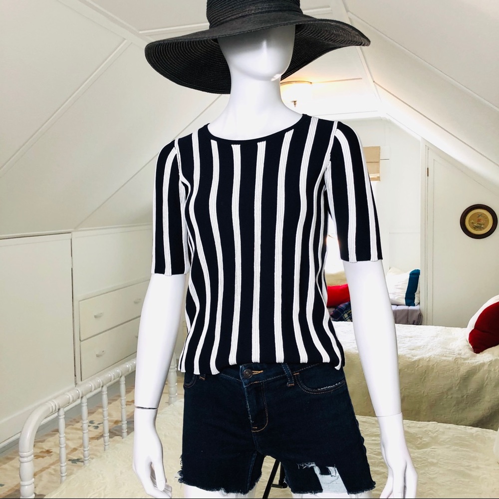 Blue white vertical striped short sleeve shirt